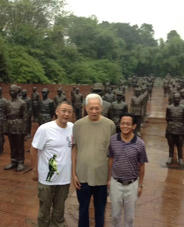 张自忠之孙张纪祖、张治中之孙张皓霆相聚时，一张珍贵的合影
