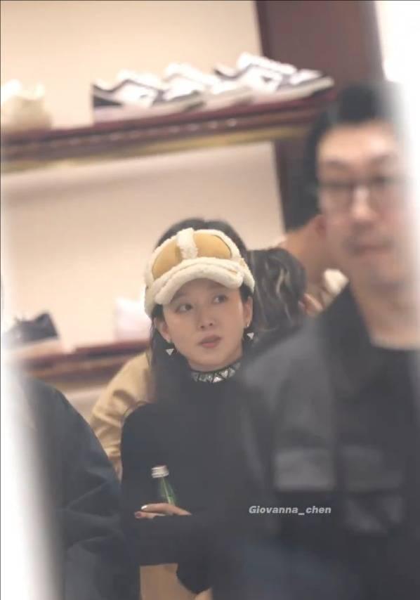 马龙与妻子夏露米兰探店 夫妻俩颜值超高能打