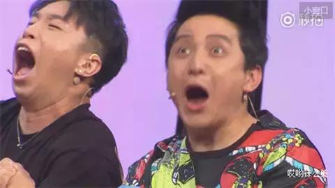 杨幂爸爸上综艺节目,和肌肉壮汉比拼扳手腕