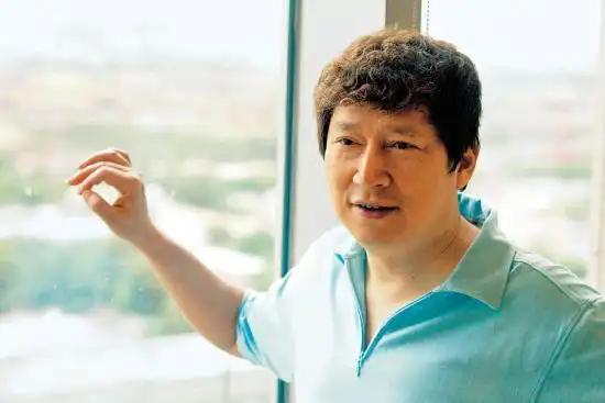 “第一软饭男”李春平:伺候美国老妇13年,继承268亿,现状如何