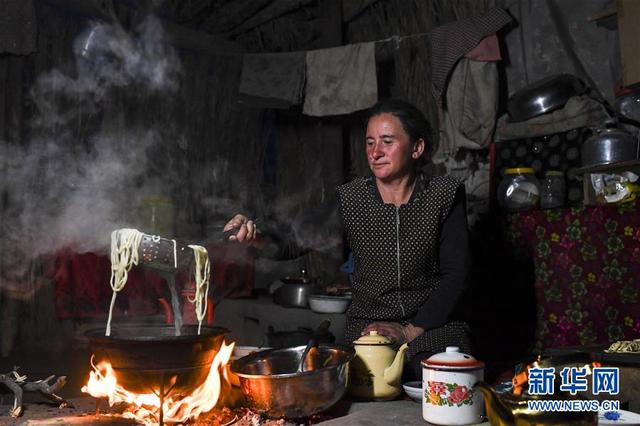 一步千年,“最后的沙漠部落”迁入新家园