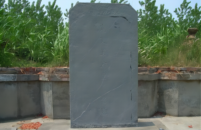 1936年,让日本人闻风丧胆的斧头帮帮主,却被结义兄弟设计杀害