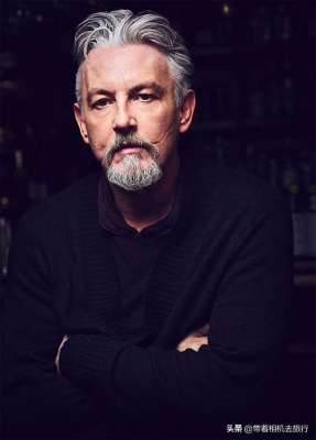 伤疤男(10位名人身上的伤疤由来:有人遇到抢劫,有人演戏受伤)