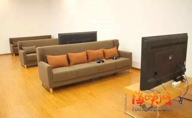 福州最牛图书馆首日体验来了！看电影 玩VR 看最美江景！办卡 借书 还书 存包 真实内景一网打尽！