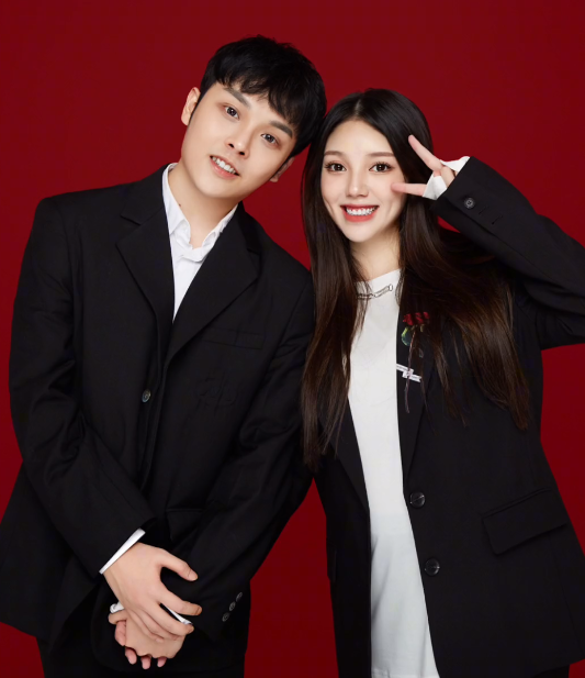 网红夫妻官宣领证！女方已怀孕34周，男方已离婚2次还有2岁女儿