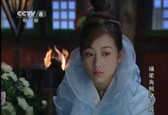 出生名门,嫁大18岁的富豪,出道20多年,韩雪如果不装,早就红了