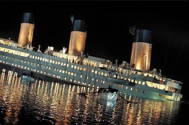 《泰坦尼克号》惨遭删减