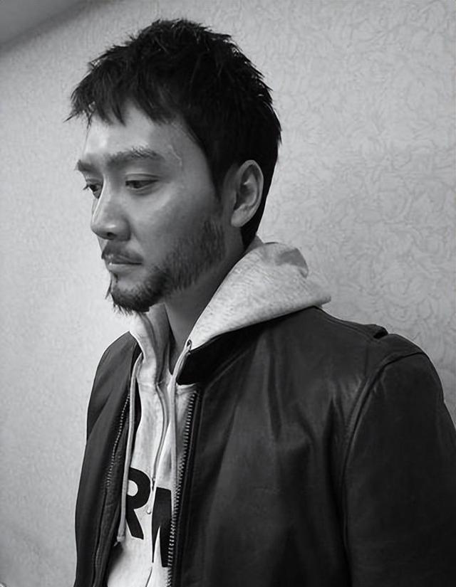 娱乐圈5个扎男”，别人留胡子邋遢，他们满脸胡碴反而更有味道