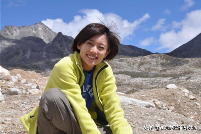 从央视消失,被誉为“董卿接班人”的李七月,如今走上了另一条路