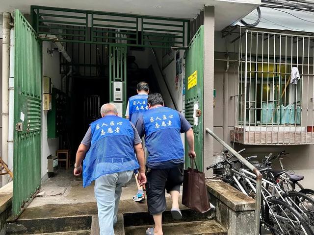 根本坐不住!这群“闲不住”的老邻居志愿服务邻里近十年……