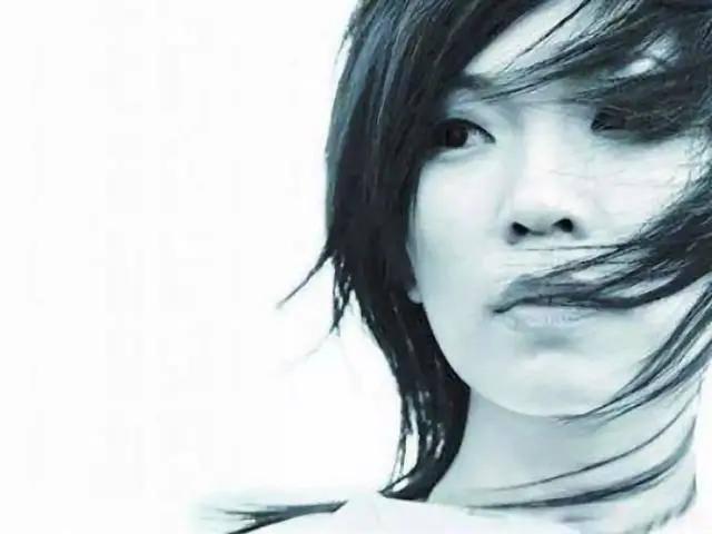 一首《一直很安静》成为阿桑的经典绝唱，坎坷人生令人声泪俱下