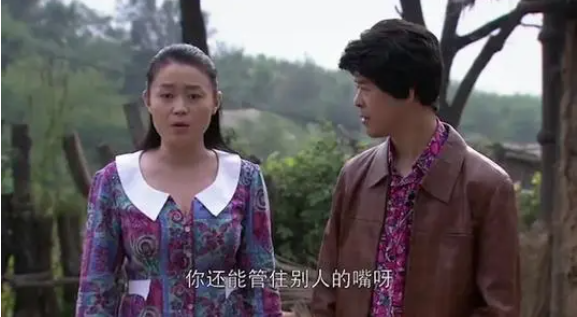 被赵本山捧了17年，38岁依然单身，“杨晓燕”关婷娜后悔了吗？