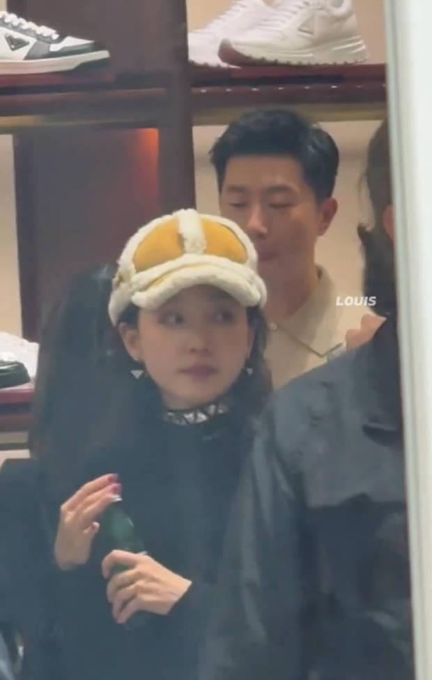 马龙与妻子夏露米兰探店 夫妻俩颜值超高能打