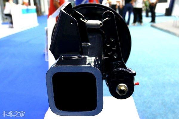 单轴只有460公斤，可靠性还很高，BPW这款车桥真不错