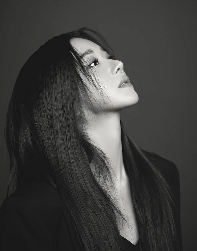 韩剧史上又多一“魔女”！金秀贤新剧女主火了，种草耳环包包墨镜