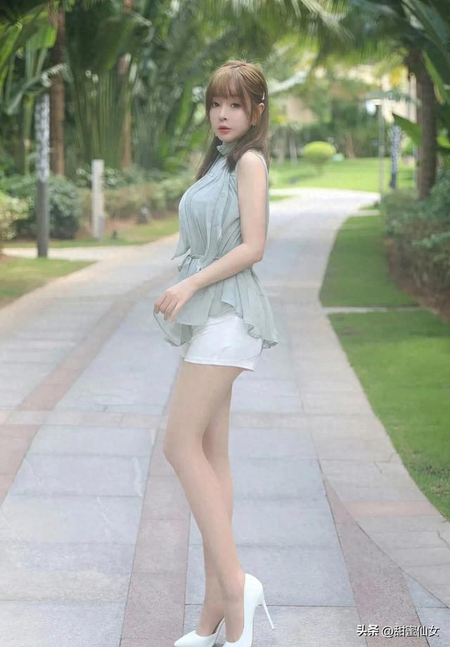 王雨纯:修长美腿、妩媚性感