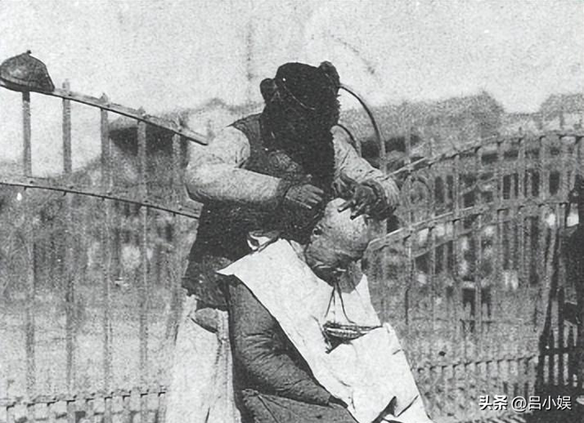 罕见照片：日本女人竟如此开放大胆，女学生脱光衣服全身赤裸上课