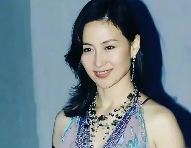 和郑伊健、梁家辉有染,公开承认出轨陈小春的黎芷珊,58岁仍单身