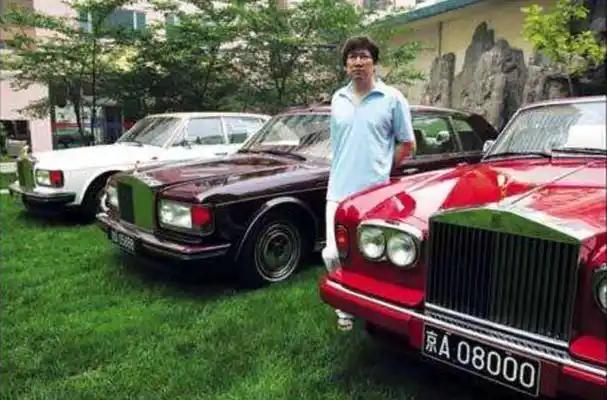 “第一软饭男”李春平:伺候美国老妇13年,继承268亿,现状如何