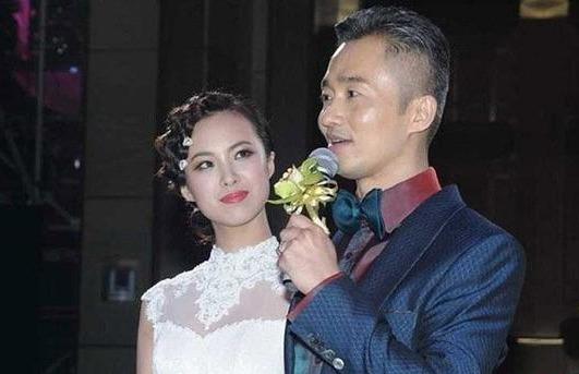 48岁程雷因患疾病，满头白发，和小18岁娇妻合照像“父女”