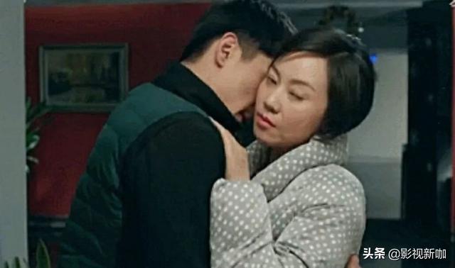 明星吻戏怎么拍的？花絮胜过正剧，唐嫣笑晕、闫妮一脸嫌弃