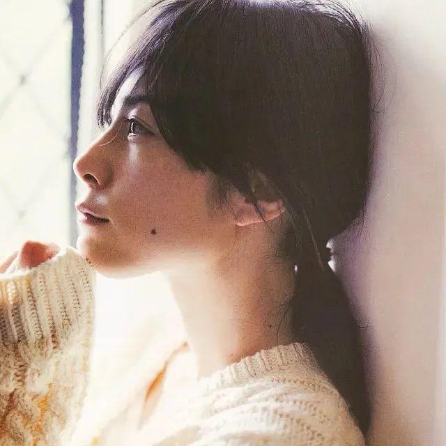 低调实力派女演员深津绘里:素面朝天亦难掩灵秀之气