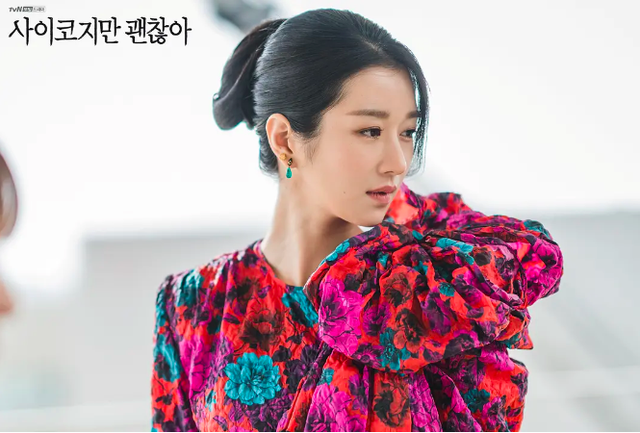 韩剧史上又多一“魔女”！金秀贤新剧女主火了，种草耳环包包墨镜