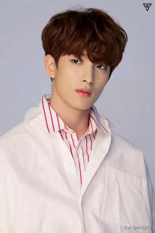 文俊辉2025大事件：拍戏、穿搭、翻唱都在热搜！