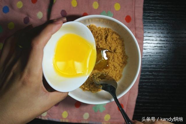 kandy烘焙│让你无力抗拒的甜品——水果慕斯蛋糕