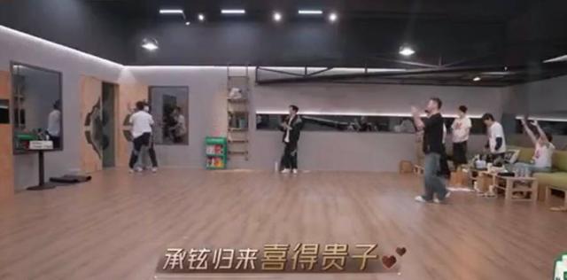 李承铉戚薇二胎得子 儿女双全幸福美满