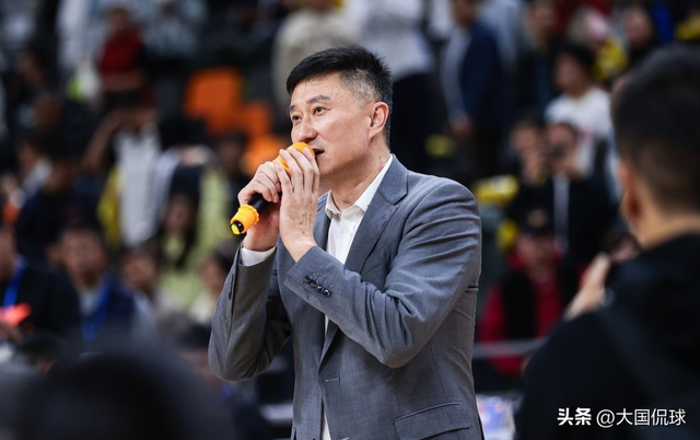 广东双杀广州收官！曝朱芳雨考虑引入NBA级摇摆人，杜锋总结表态