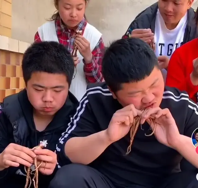 海鲜吃播神一样的操作,你见过吗?