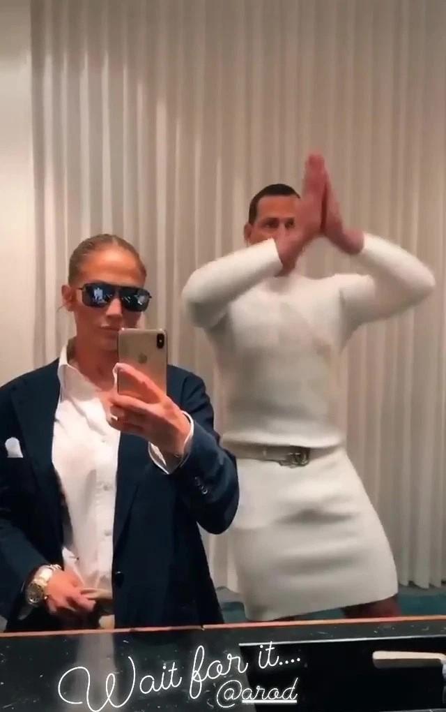 性感女神洛佩兹与未婚夫抖音上传情侣换装视频,引粉丝狂赞