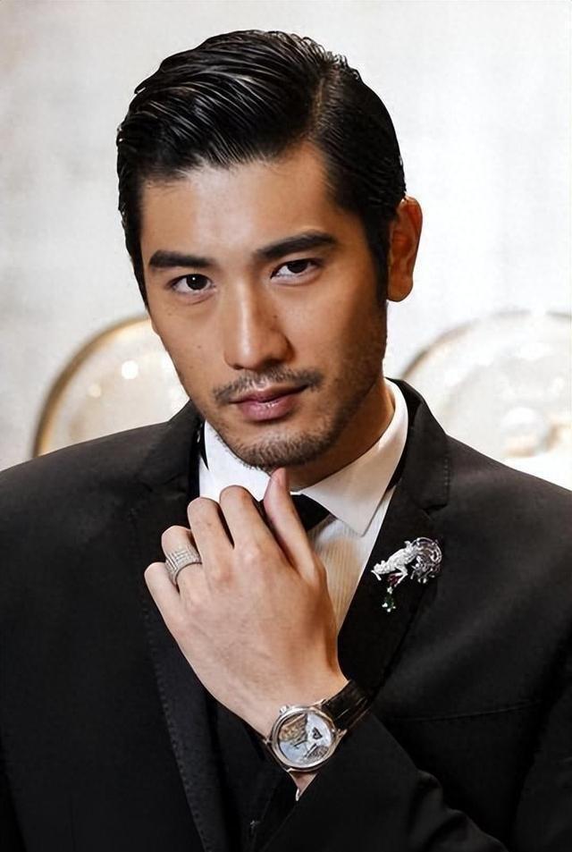 娱乐圈5个扎男”，别人留胡子邋遢，他们满脸胡碴反而更有味道