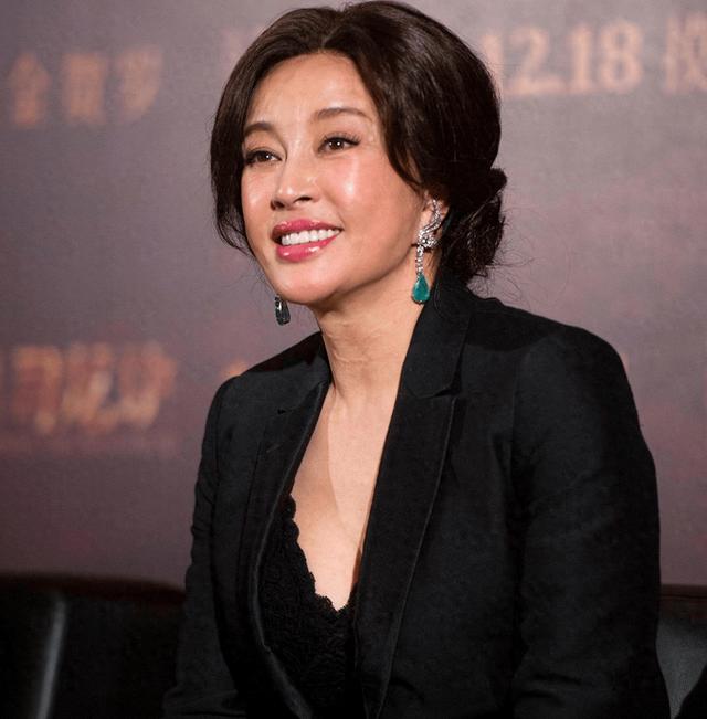 刘晓庆曝财产被保镖偷走,遭家人背刺失去所有,至今身陷5个官司