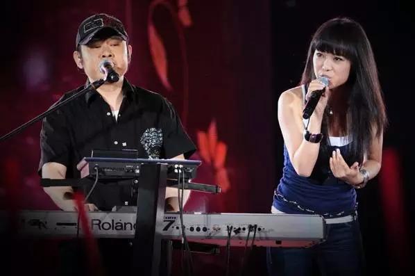 她是《爱是你我》里的女声、曾在刀郎家住10年,云朵这些年去哪了