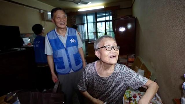 根本坐不住!这群“闲不住”的老邻居志愿服务邻里近十年……