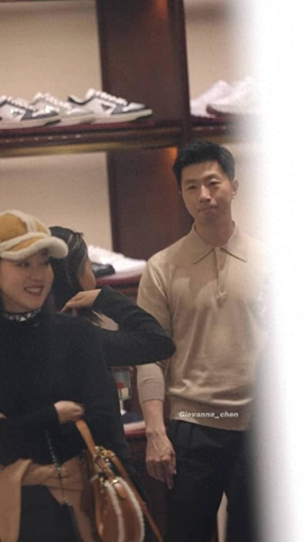 马龙与妻子夏露米兰探店 夫妻俩颜值超高能打