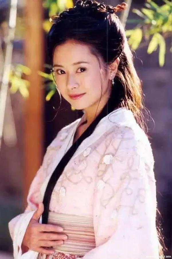何美钿:从体操女孩到TVB当红花旦的传奇蜕变