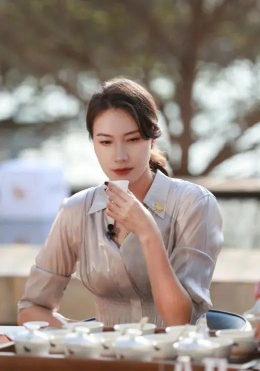 林丹出轨8年，谢杏芳眼中爱意全无，被我们严重低估了