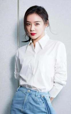 袁珊珊(事实证明,消失在内娱的袁姗姗,已经走上了于正为她铺的另一条路)