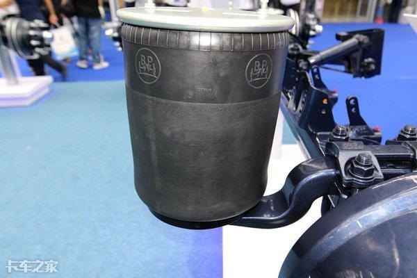 单轴只有460公斤，可靠性还很高，BPW这款车桥真不错