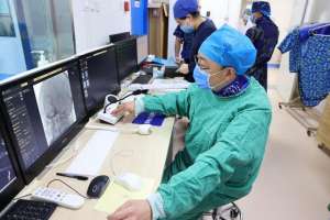 一位高手(怀柔医院成功完成首例颅内动脉瘤栓塞手术，背后藏着一位高手)