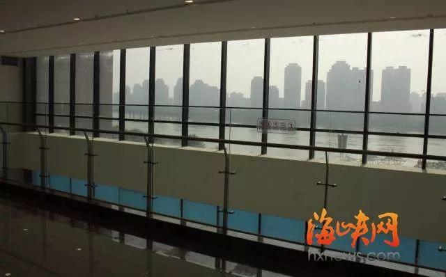 福州最牛图书馆首日体验来了！看电影 玩VR 看最美江景！办卡 借书 还书 存包 真实内景一网打尽！