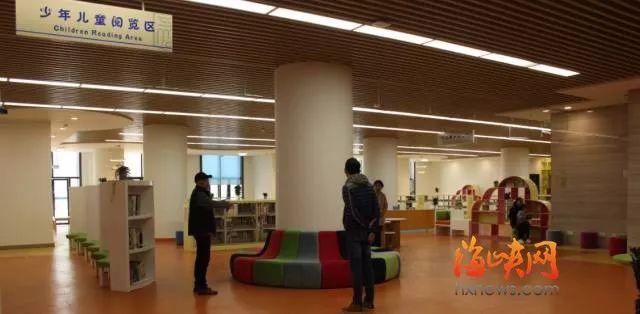 福州最牛图书馆首日体验来了！看电影 玩VR 看最美江景！办卡 借书 还书 存包 真实内景一网打尽！