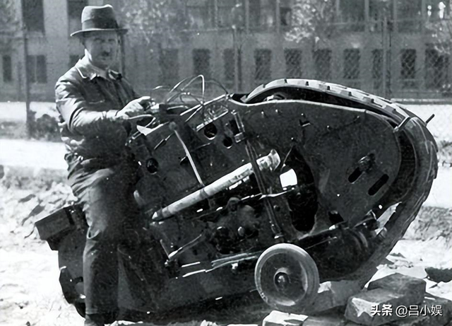 罕见照片：日本女人竟如此开放大胆，女学生脱光衣服全身赤裸上课