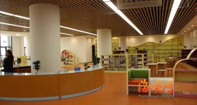 福州最牛图书馆首日体验来了！看电影 玩VR 看最美江景！办卡 借书 还书 存包 真实内景一网打尽！