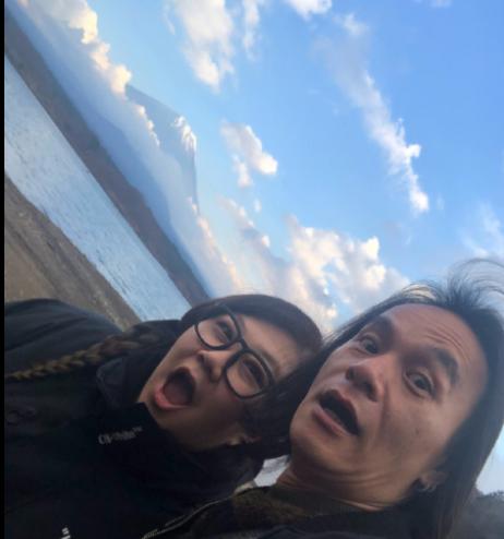 周杰伦谢霆锋东京合体，两大天王40岁不见老，富士山下扮酷合影