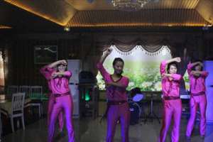 美女辣舞(混在朝鲜（713）中国美女在朝鲜人面前跳辣舞)