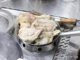厨师长做一道酱大骨,详细讲解酱料的配比,两分钟让你参悟做法